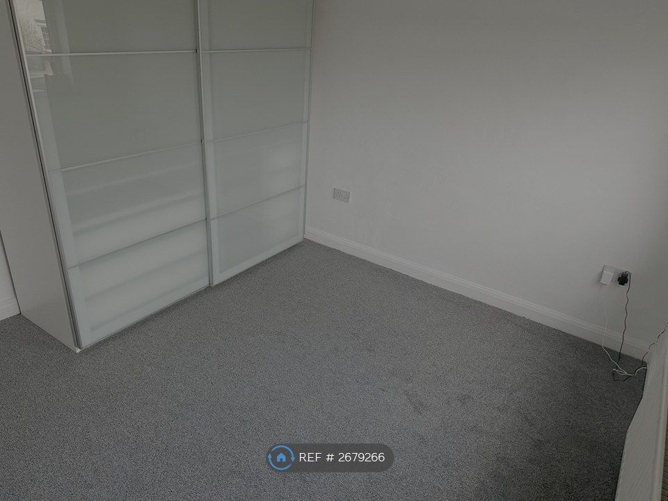 Property photo 3 of 11 Bedroom 2