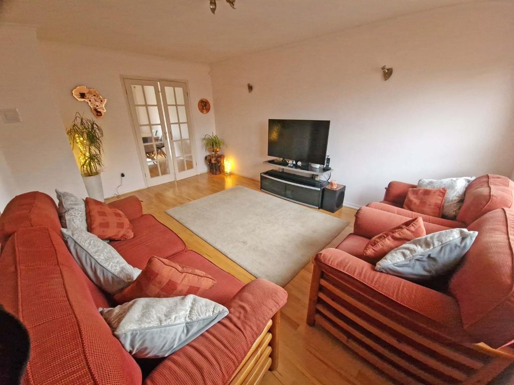 Property photo 2 of 19 Lounge2.Jpg