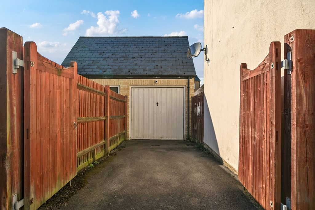 Property photo 2 of 11 1422634-1-69A5c6762F708