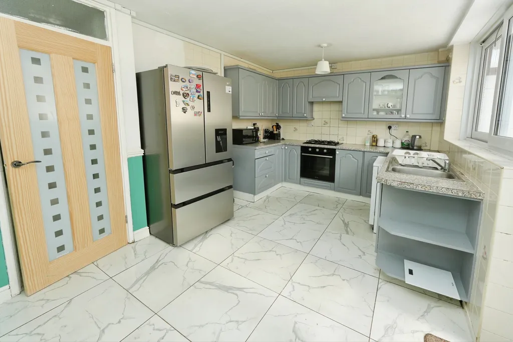 Middle Leasow, Birmingham B32 - View 6