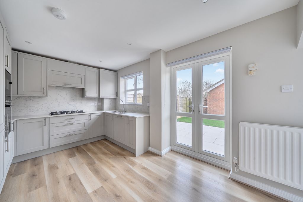 Property photo 3 of 17 1416880-7-699317F...