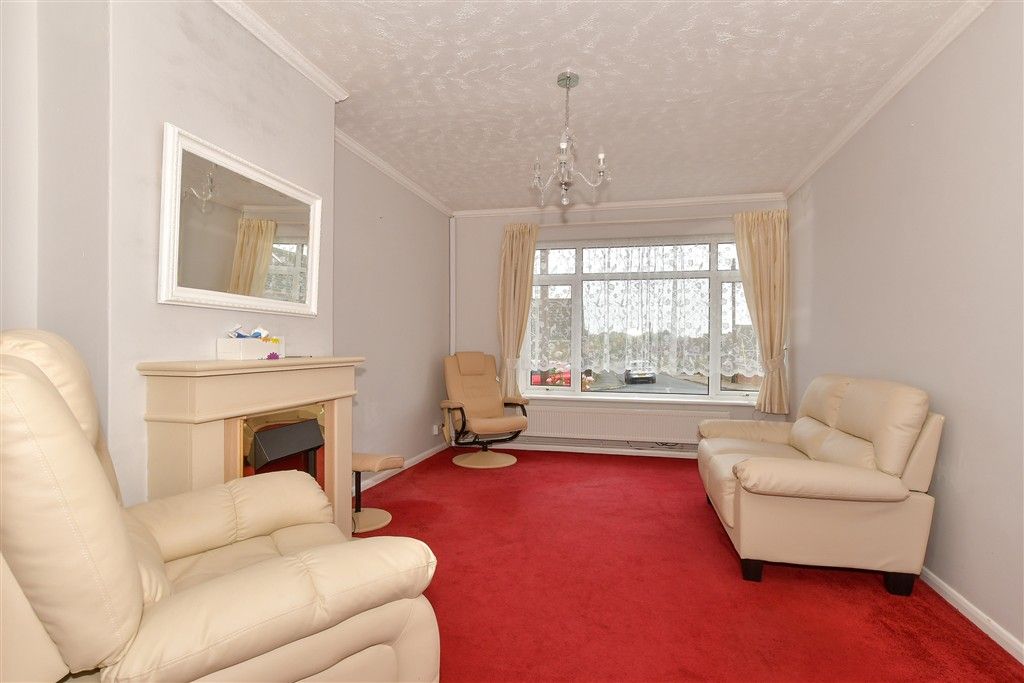 Property photo 3 of 9 Lounge