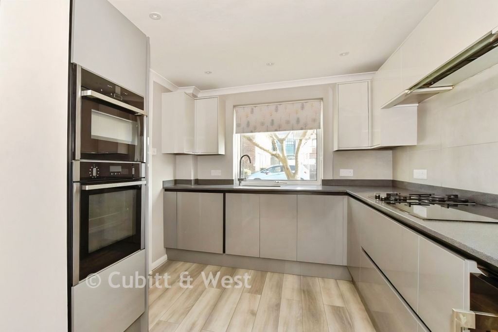 Property photo 2 of 14 66E03152-7