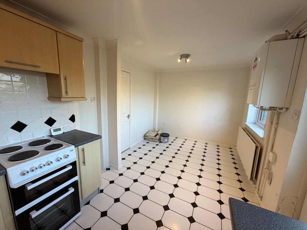 Property photo 3 of 14 Kitchen