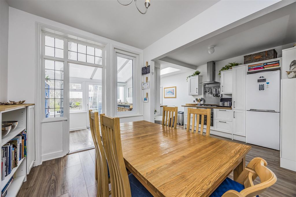 Property photo 2 of 22 86 Shelford Road, Milton-Porticomarketing-Soldby-1