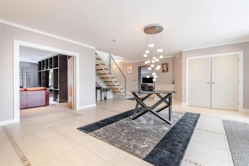 Property photo 2 of 41 8646188-Interior01.Jpg