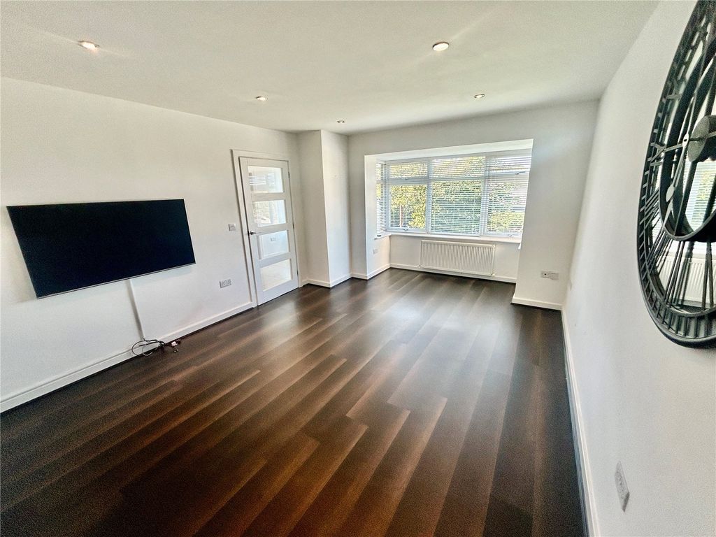 Property photo 3 of 21 Picture No. 12