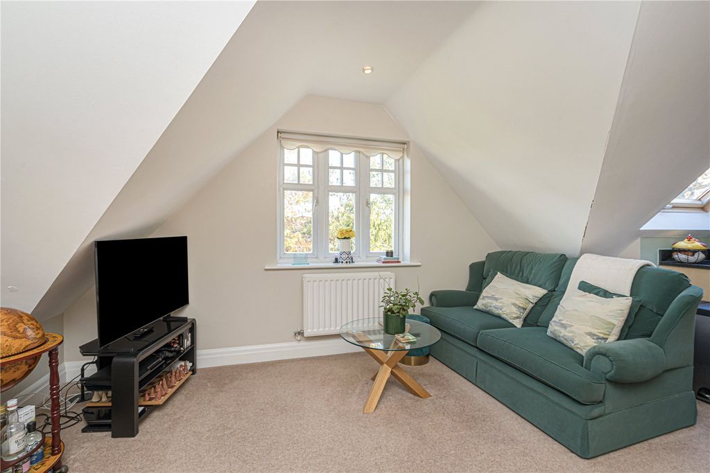 Property photo 2 of 12 Picture No. 16