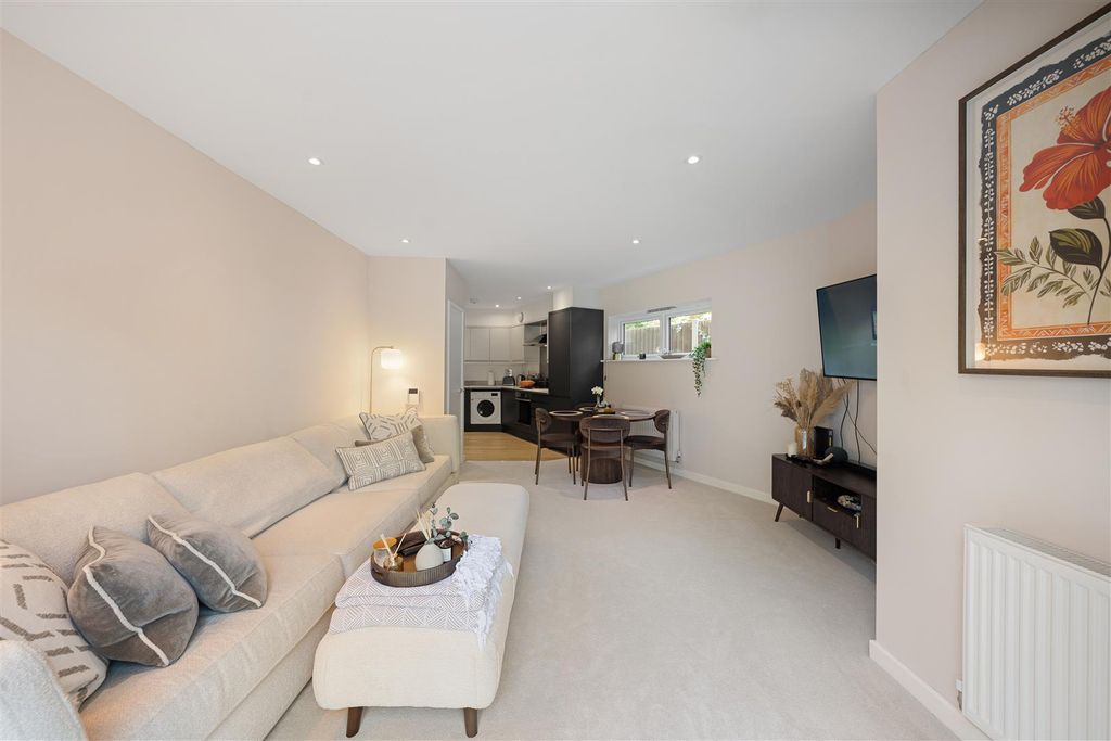 Property photo 1 of 16 Selsdon Road-10.Jpg