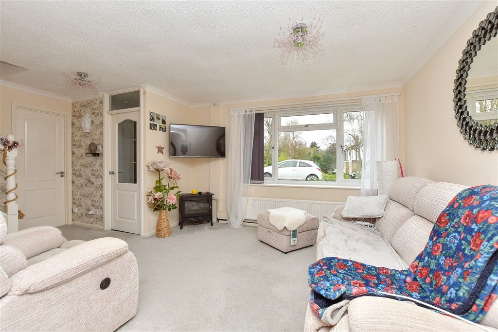 Property photo 2 of 10 Lounge