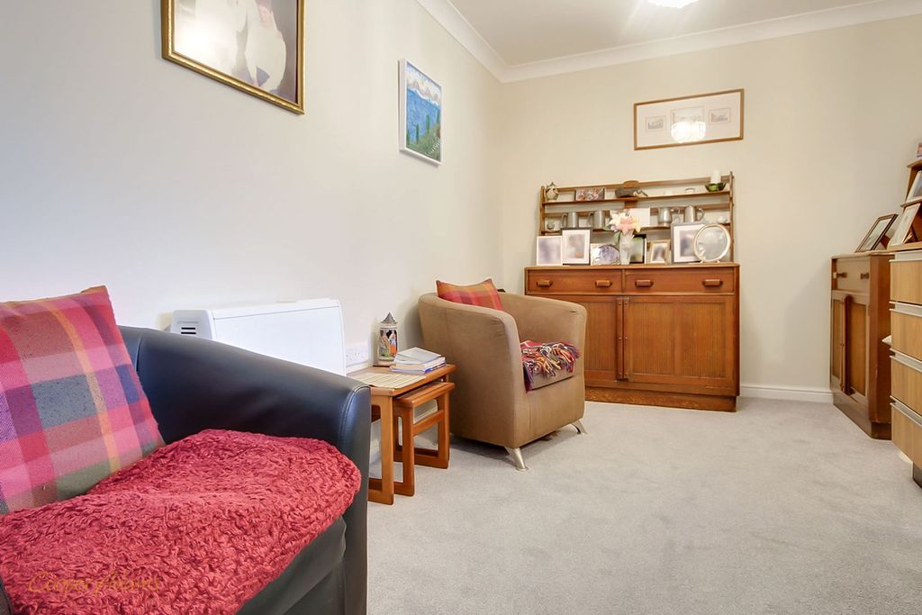 Property photo 3 of 18 Sitting Room
