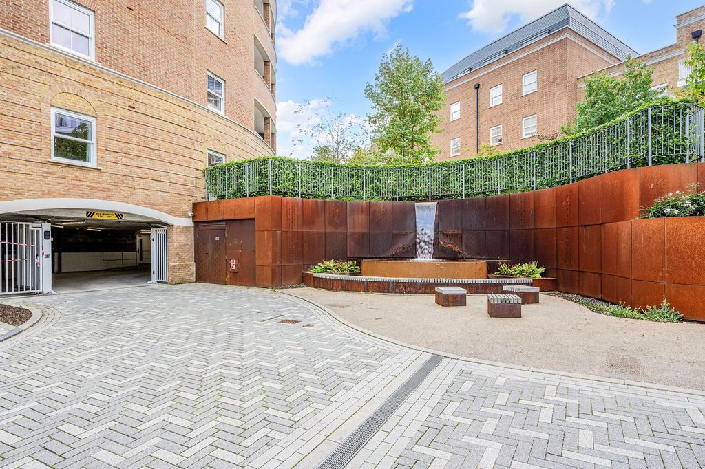 Additional image 11 of 2 bed flat for sale2 Eden Place, Oxted RH8