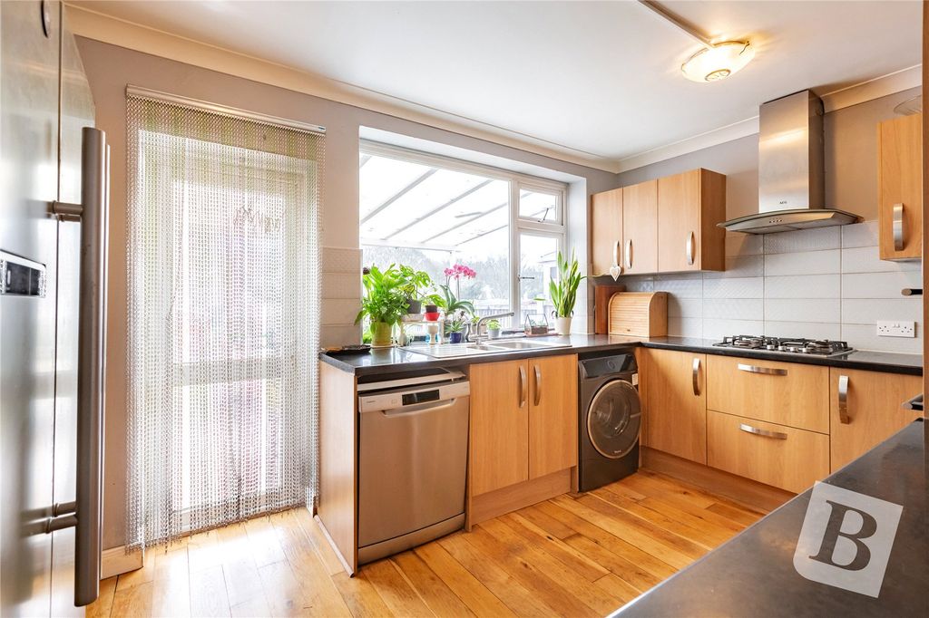 Property photo 2 of 11 Kitchen