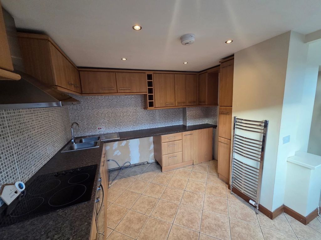 Property photo 2 of 7 Kitchen