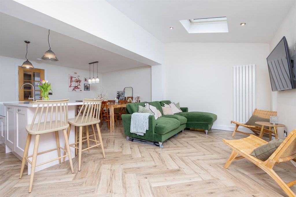 Property photo 2 of 30 Dining Area