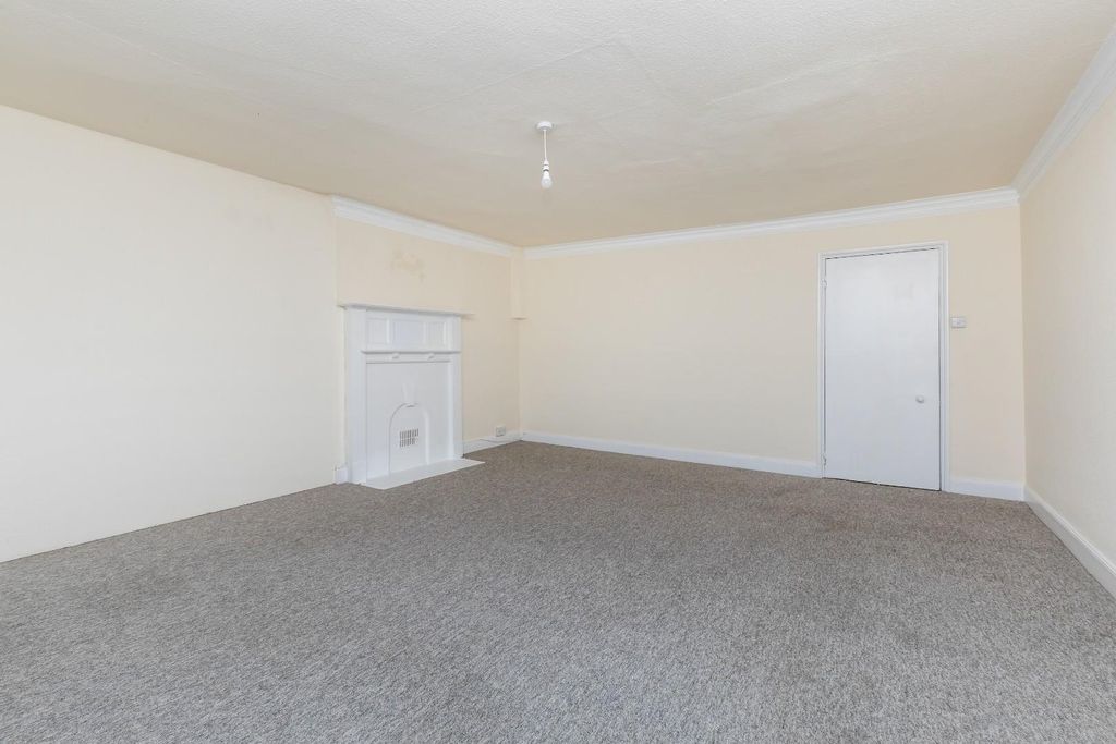 Property photo 3 of 11 Flat 19-8.Jpg
