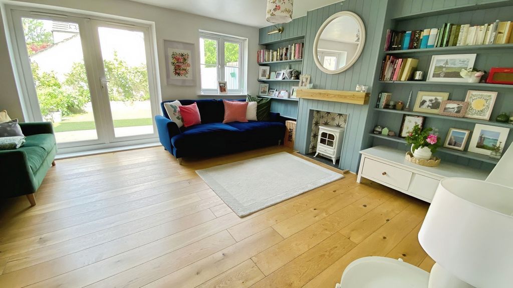 Property photo 2 of 11