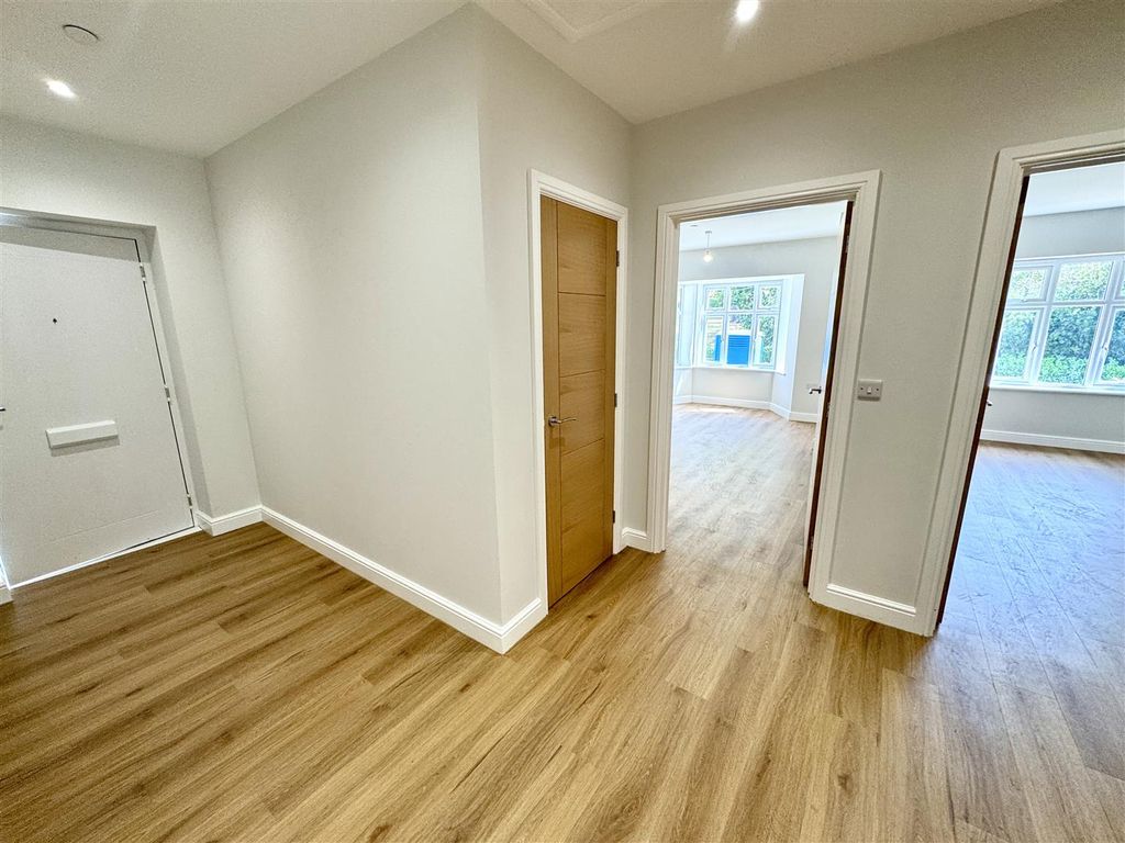 Property photo 2 of 15 Entrance Hall