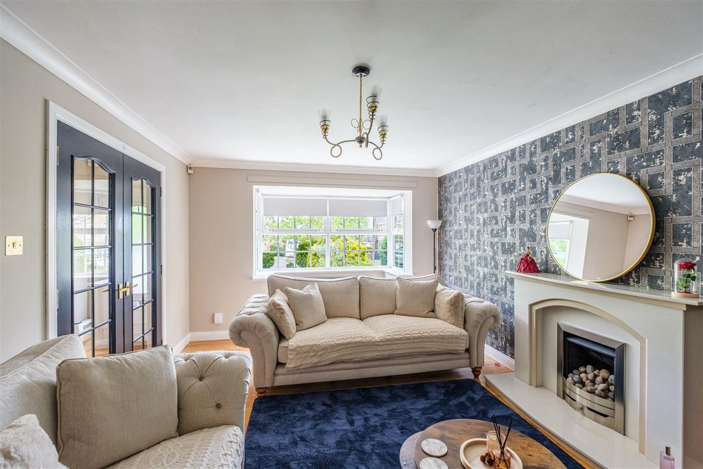 Property photo 3 of 27 Cairncross Crescent-19.Jpg