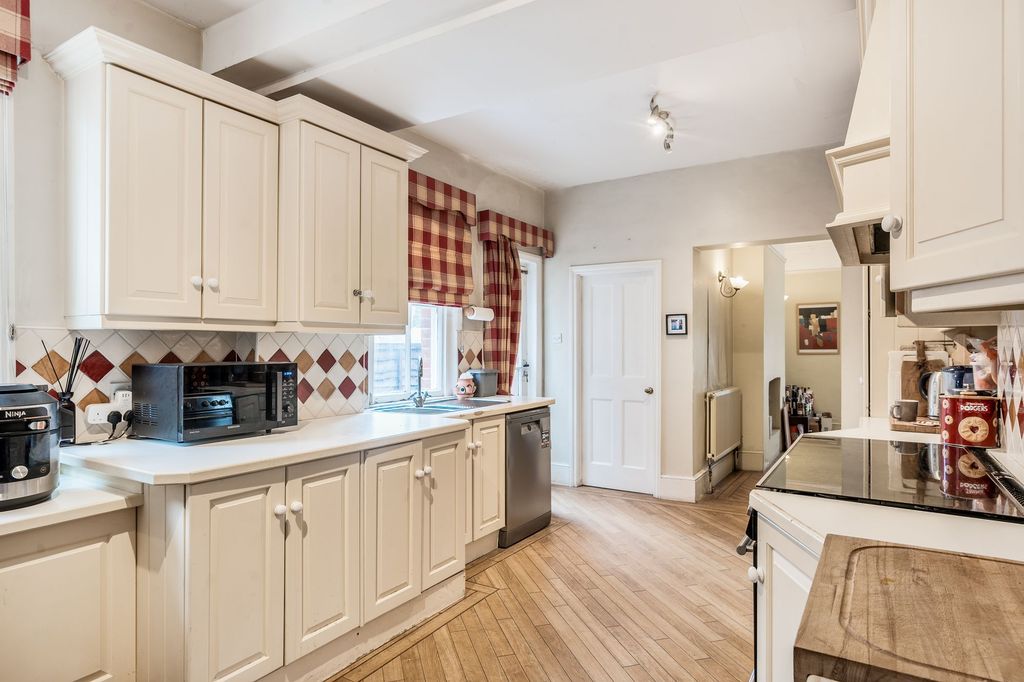 Property photo 2 of 27