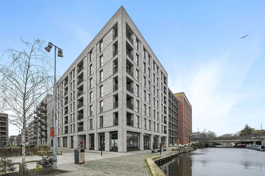 Property photo 3 of 16 External