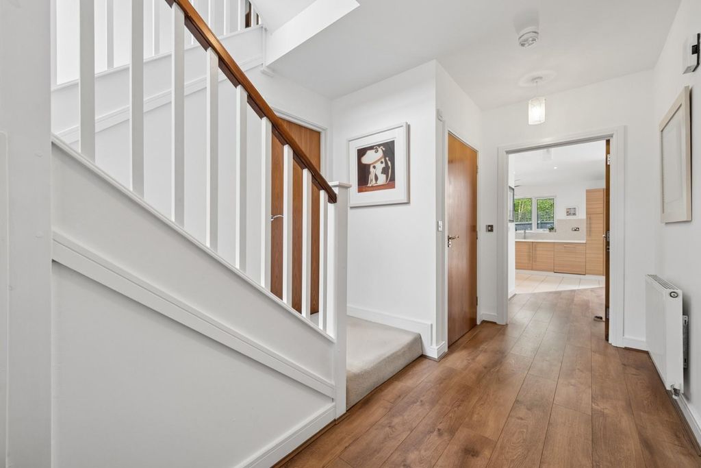 Property photo 3 of 36