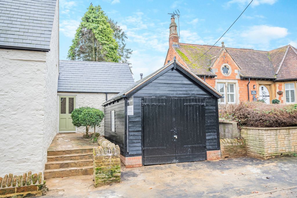 Property photo 3 of 45