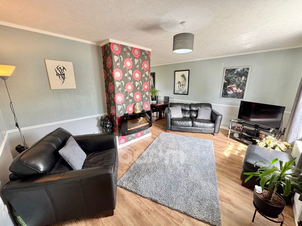 Property photo 2 of 24 Stockbridge Crescent, Kilbirnie Lounge