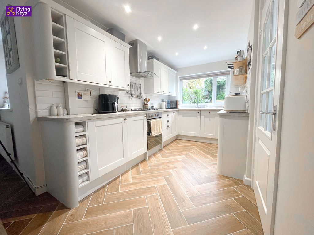 Property photo 2 of 31