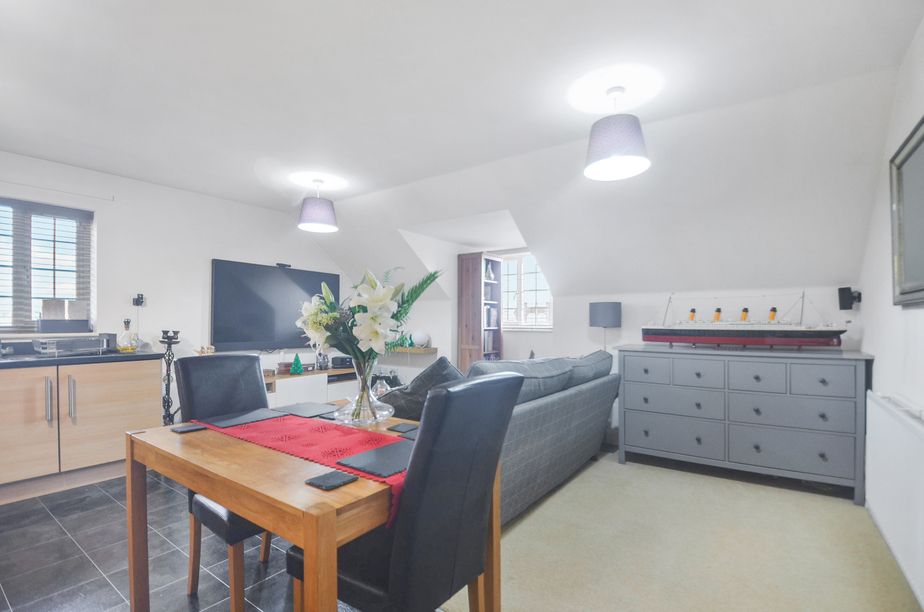 Property photo 2 of 21 Lounge Area (3).Jpg