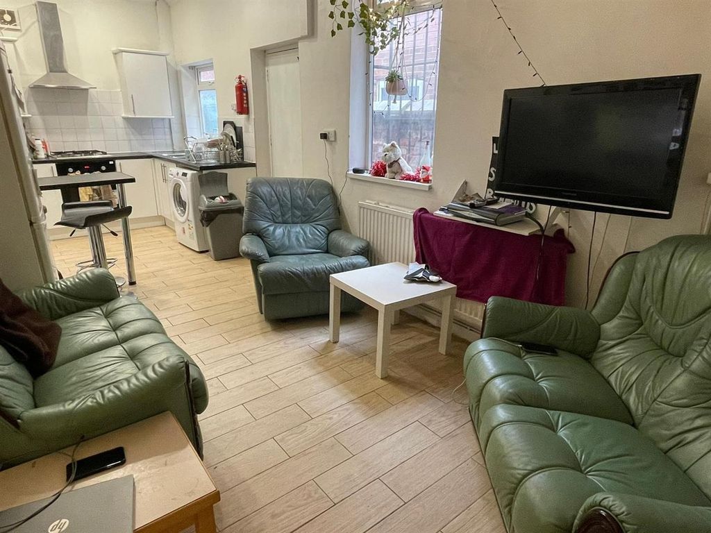 Property photo 2 of 11