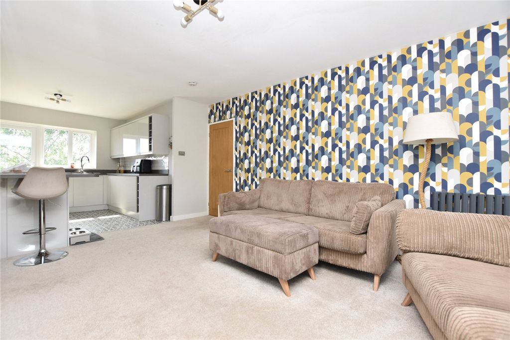 Property photo 2 of 21 Picture No. 12