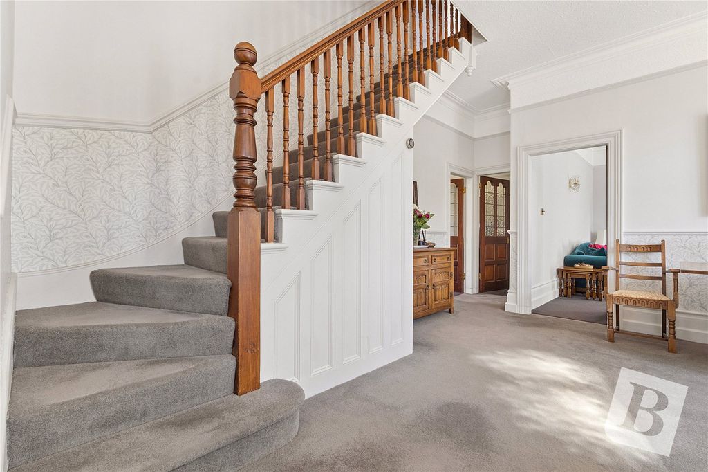 Property photo 3 of 25 Entrance Hall/ Recep