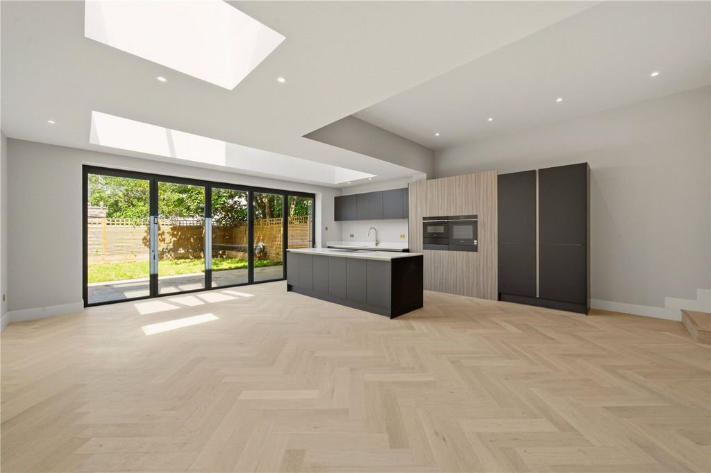 Property photo 1 of 10 Picture No. 24