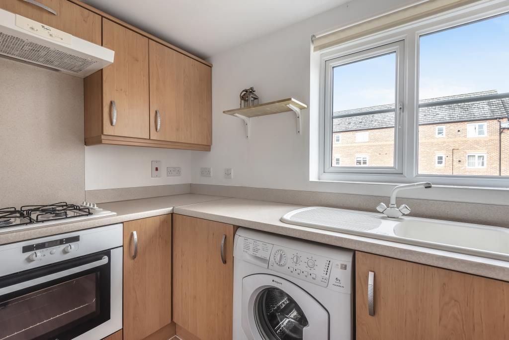 Property photo 3 of 9 Kitchen