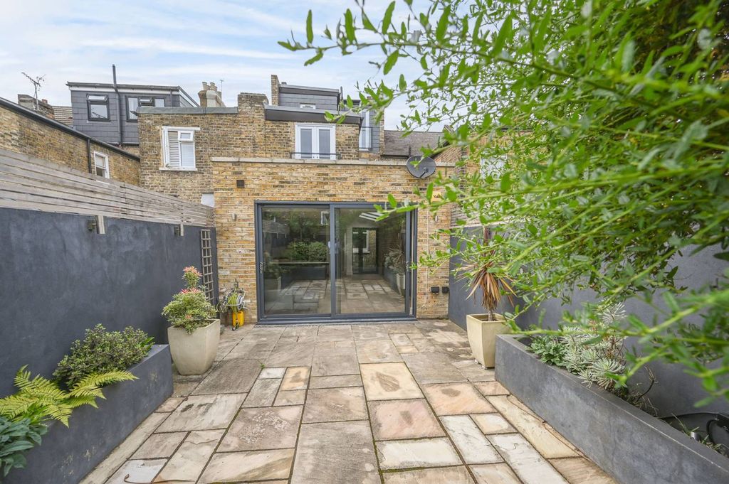 Property photo 3 of 12