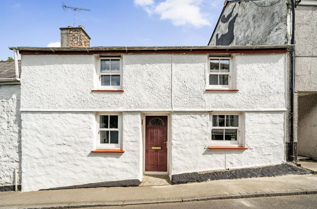Property photo 1 of 19 Front Apsect