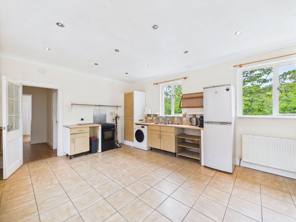 Property photo 3 of 16 Kitchen