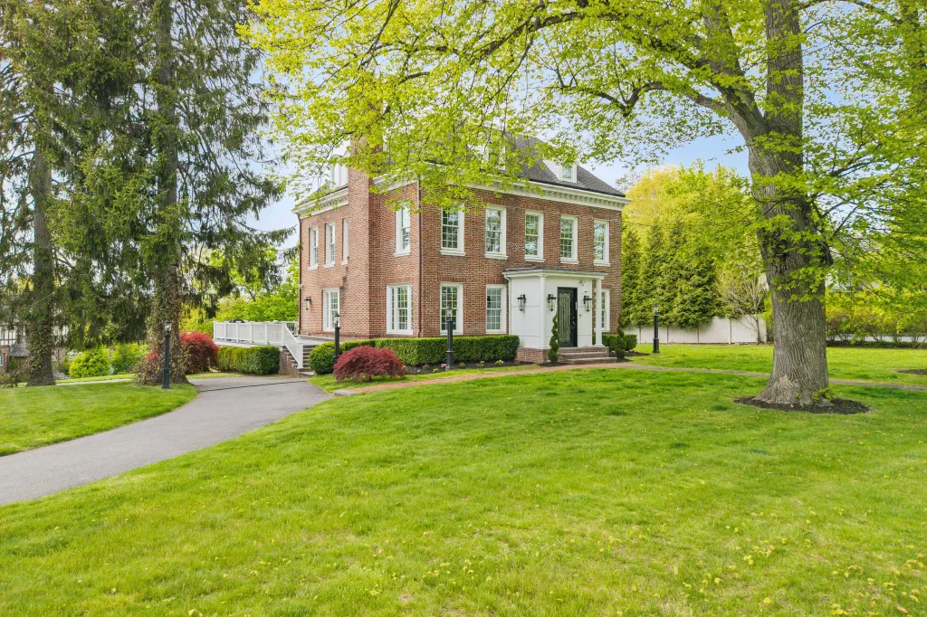 Property photo 1 of 26