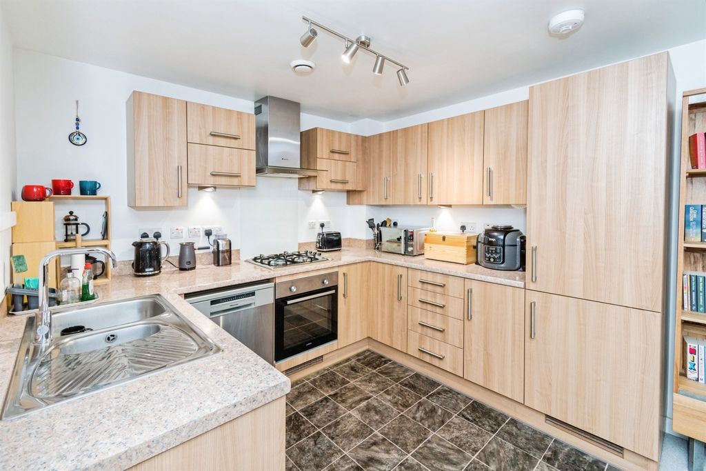 Property photo 3 of 16