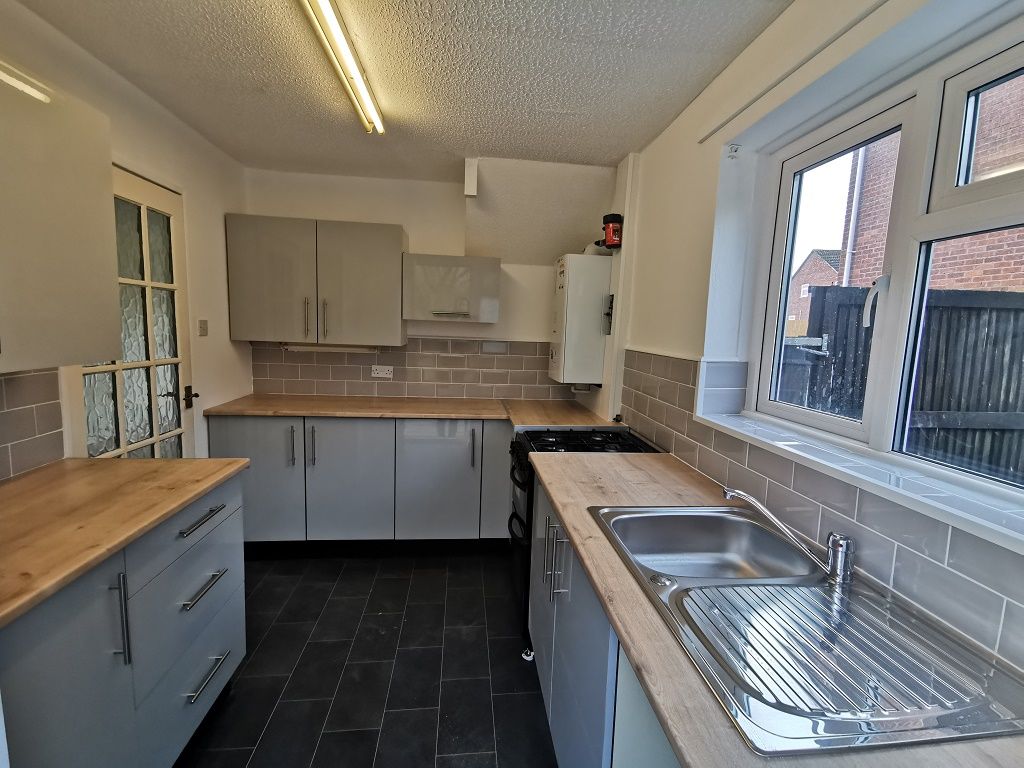 Property photo 3 of 8 Kitchen