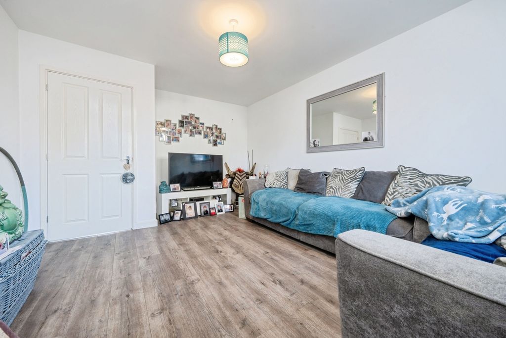 Property photo 2 of 20 Lounge