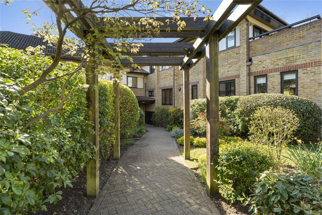 Property photo 2 of 15 Grand Entrance