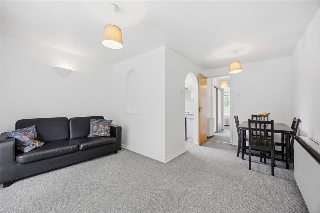 Property photo 2 of 16 Living/Dining Room