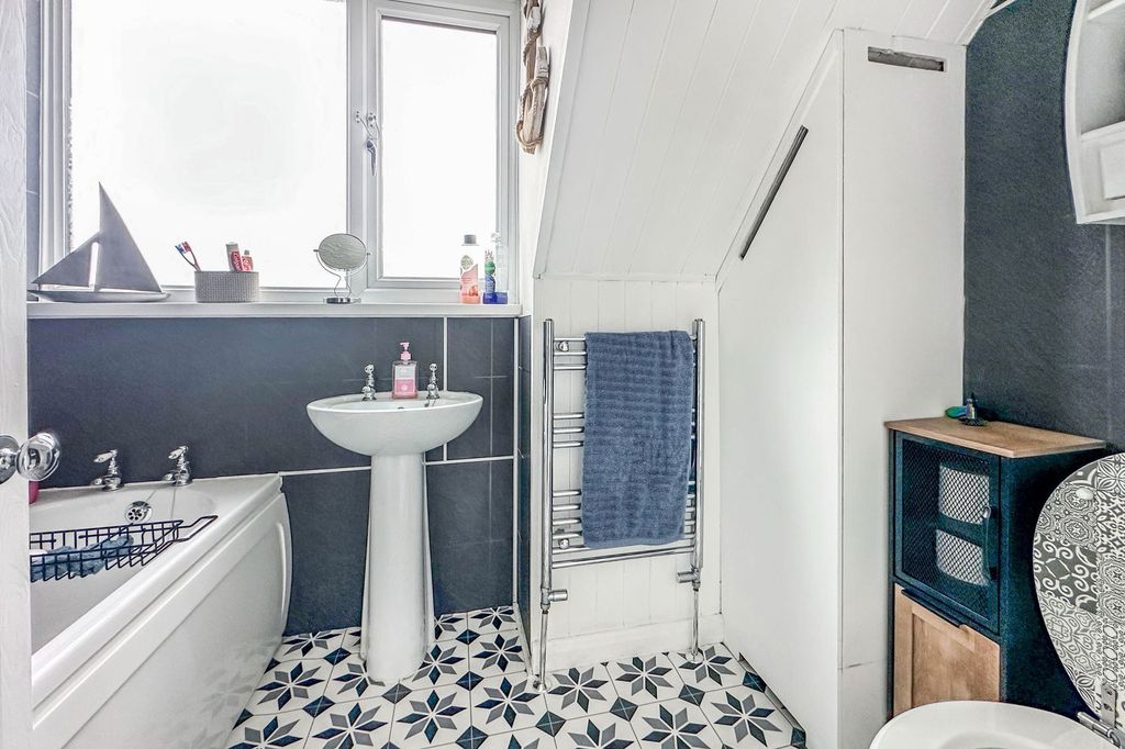 Property photo 3 of 14