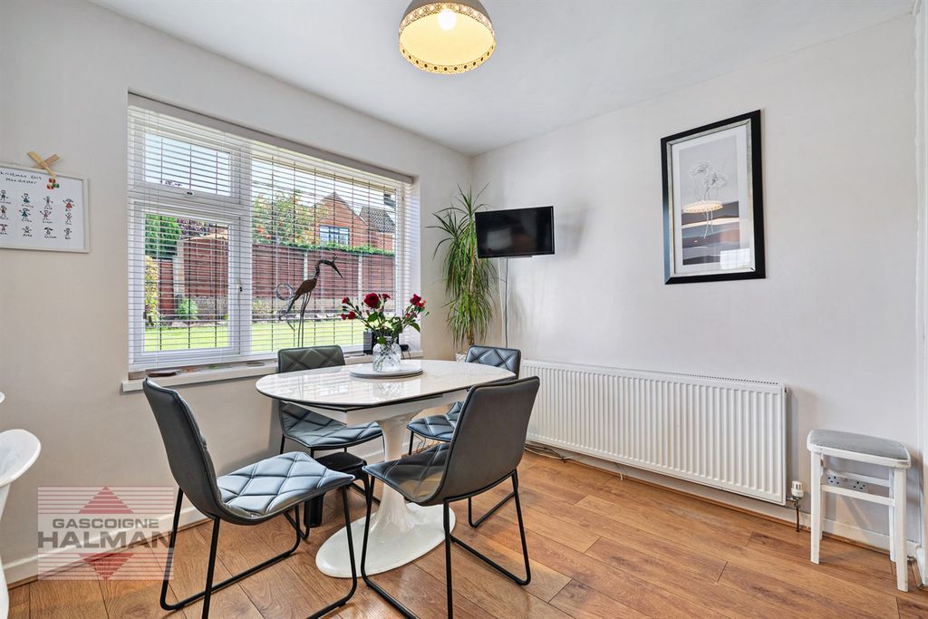 Property photo 3 of 17 Dining Area