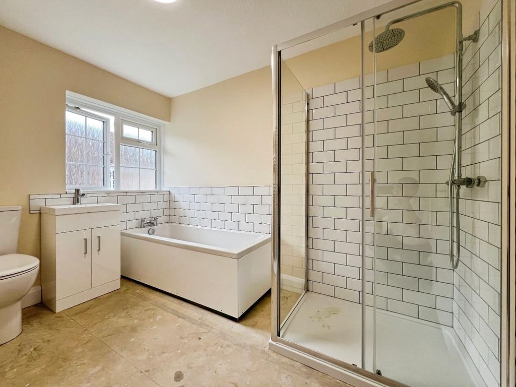Property photo 2 of 7 Master Bathroom.Jpeg