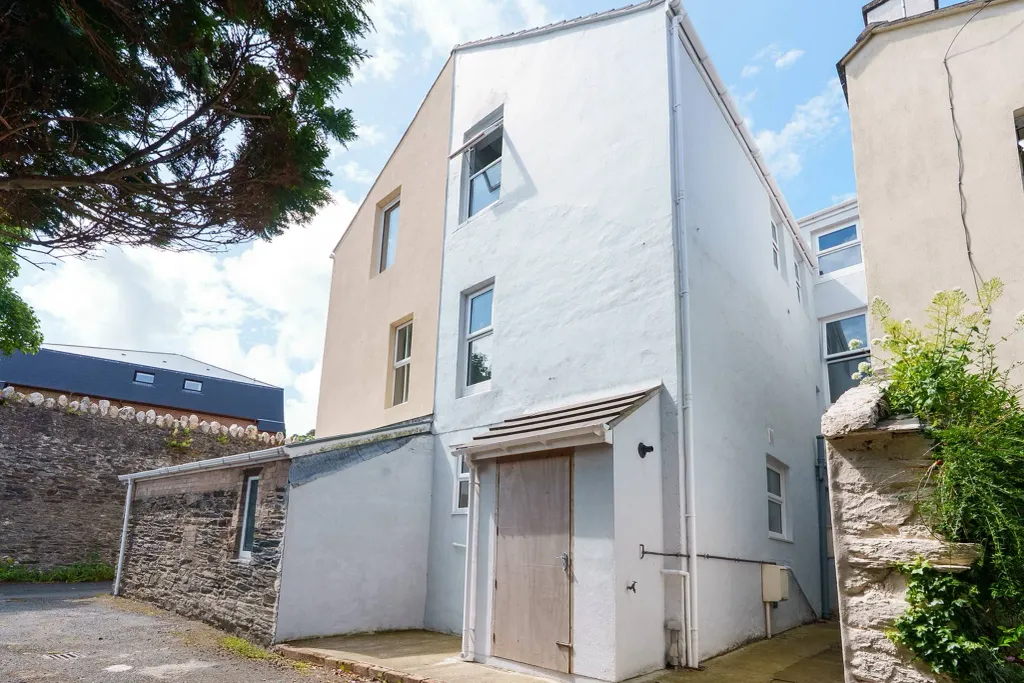 Property photo 3 of 30
