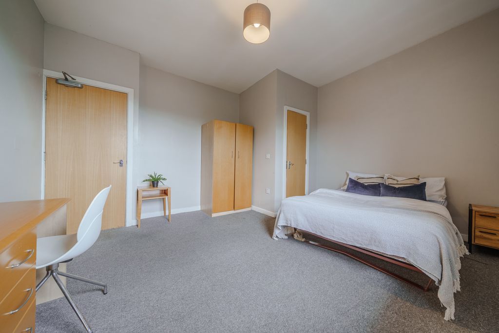 Property photo 3 of 9 Photo 2