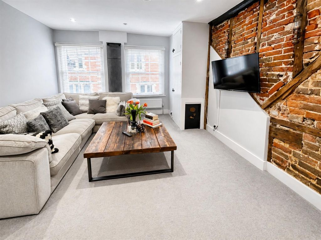 Property photo 1 of 10 Living Room